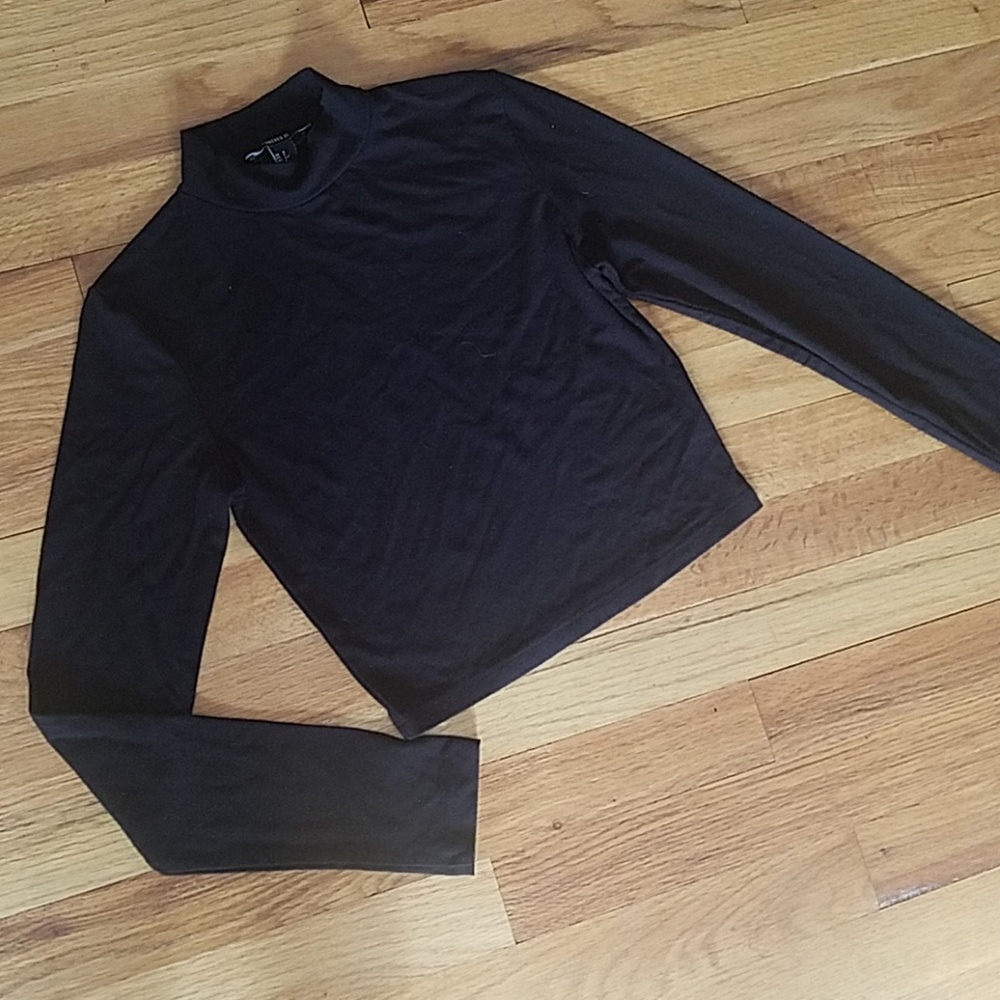 Mock neck cropped shirt